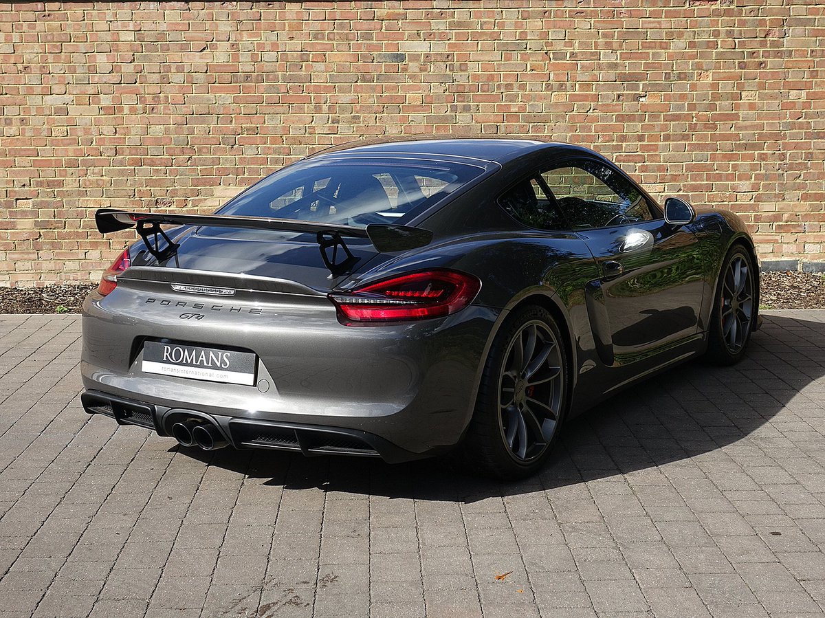 RomansCars's tweet photo. Not many better Christmas presents than a new car! Some are leaving it late but these have all #SOLD this week and being delivered for Xmas! https://t.co/7vE1mJP7x3