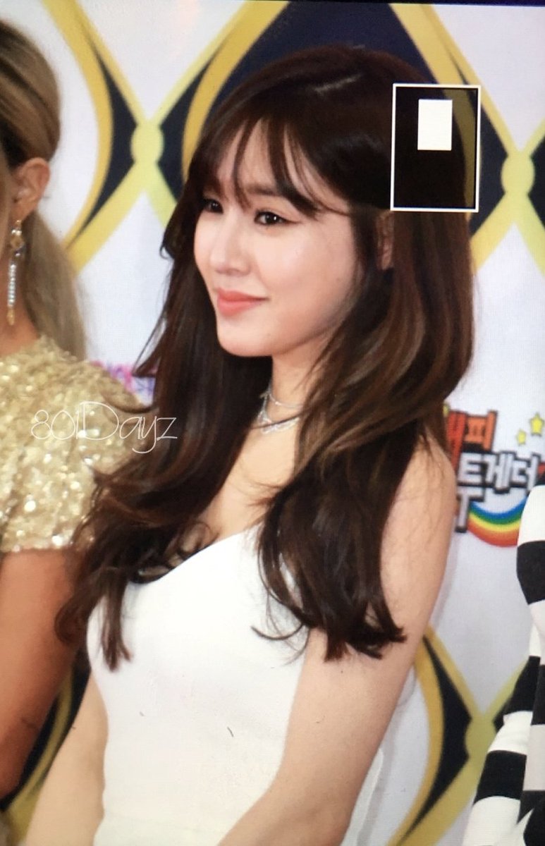 [PIC][24-12-2016]Tiffany tham dự và biểu diễn tại “2016 KBS Entertainment Awards” vào hôm nay C0cT01mUUAAEgKj