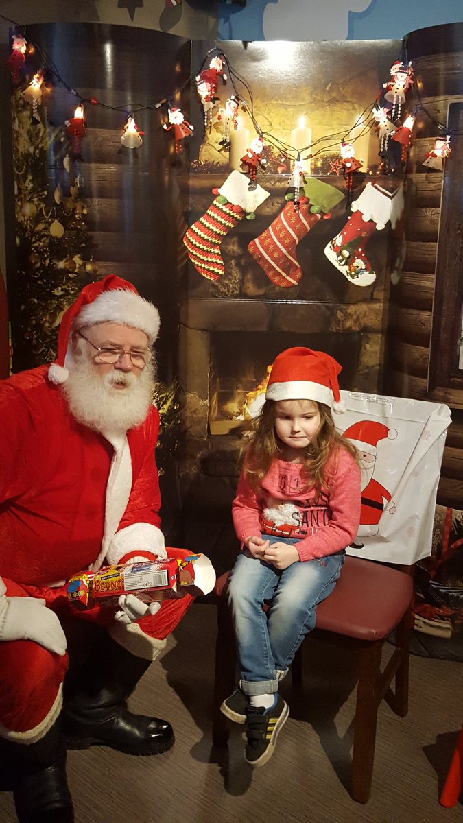 kingwilliam_bf's tweet photo. Breakfast with Santa @chrislewis6 @Cheekymkm @WeAreSUGM https://t.co/b67Sp4eTBJ
