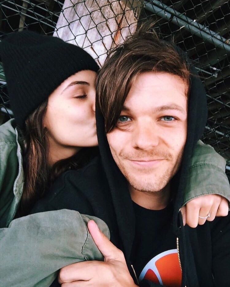 sunfloweryhes's tweet photo. They're so cute, i'm glad she's been so supportive  during the past few months. 
I hope they are happy. 
HAPPY BDAY LOUIS ❤ https://t.co/jkmtSKeFwL