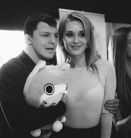 Ақ шұлық киген жас әйелдердің порносын қараңыз