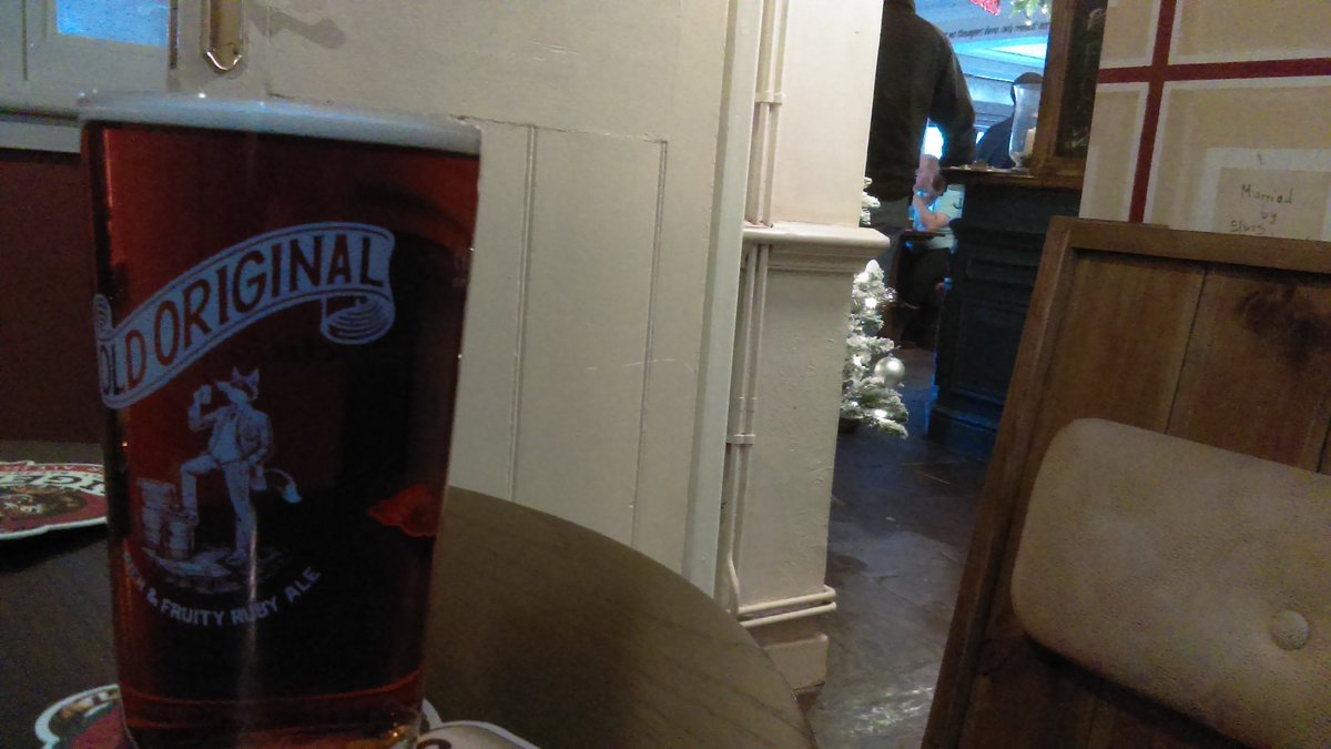 grebo1972's tweet photo. Stopping off for a quick pint #oldoriginal @Everards1849 #theswanpub #newboldverdon #realale https://t.co/nEslsCcWEA