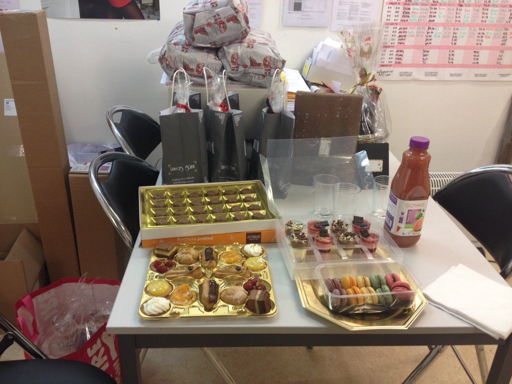 Joyeux noël nous fêtons entre collègues 🎄🍾🎀💕🍰