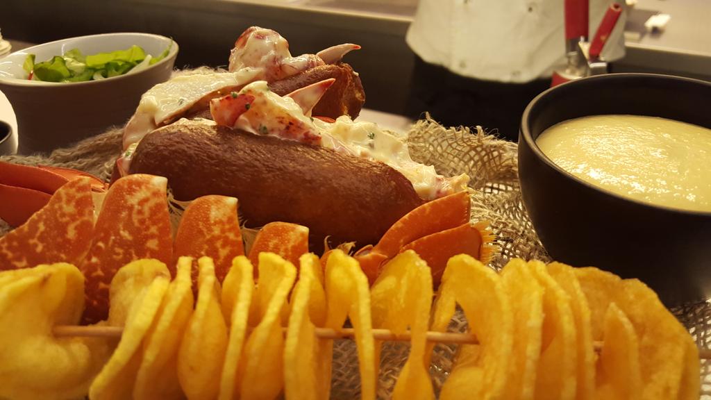 BonaVivant's tweet photo. El Ten's de @JordiCruzMas es una de las sorpresas gastronómicas barcelonesas #2016 gracias a su joven chef gallego regente @IgnacioAldrey. https://t.co/JdBYw2LtOq