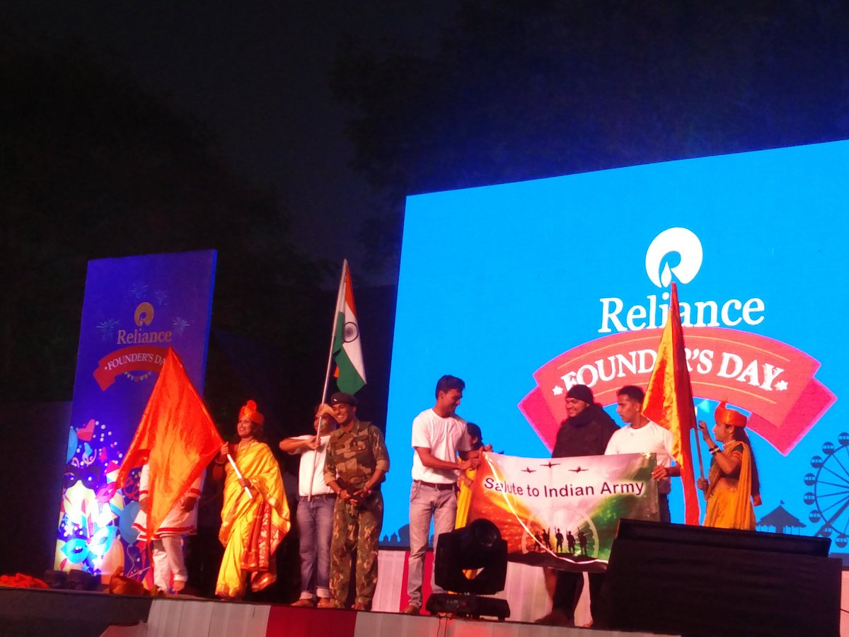 RelianceGCS's tweet photo. Tribute to #IndianArmy @adgpi
An amazing performance to pay tribute to the brave soldiers 
#JaiHind #RFD16 
#RGCSCares https://t.co/oyAy0DOs7V