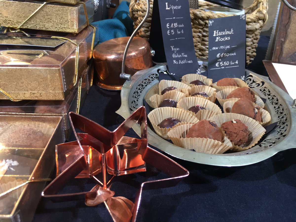 FrenchHotChoc's tweet image. In South William street today, here for you to grab that last little chocolate box #gift