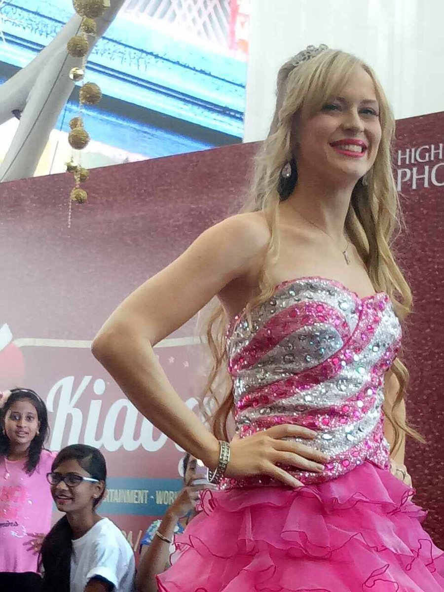 SassyShifSays's tweet photo. #Barbie Doll meet & greet from today at @kidogoshow #Kidogos2016 Tom is d last day!! At the courtyard of @gophoenixing https://t.co/DNdhnYvDap