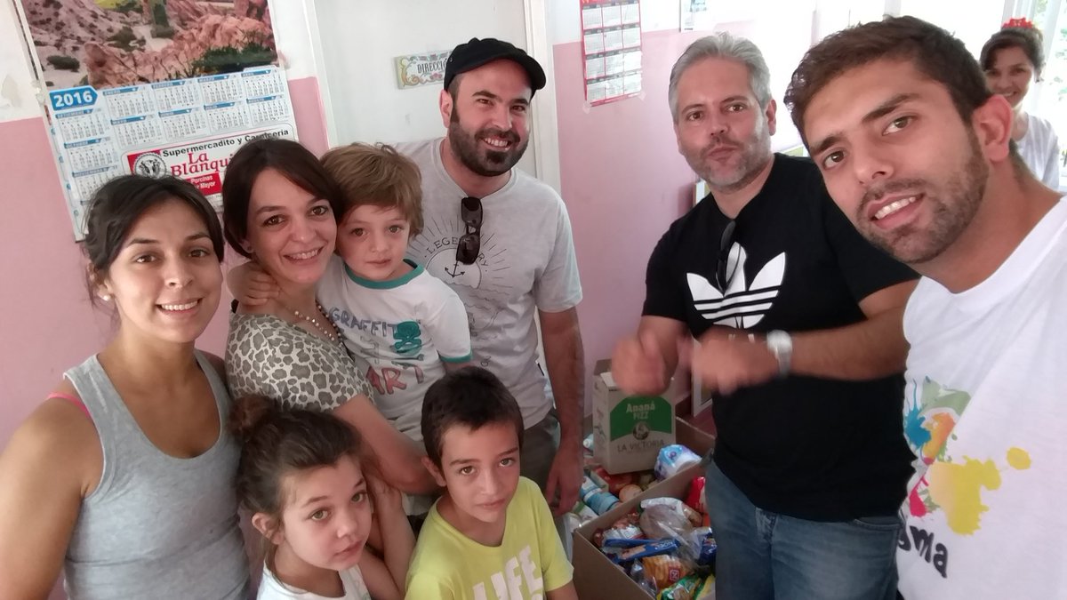 SigmaSalta's tweet photo. Junto a los chicos de #GanarGanar visitamos el #asilo de #ancianos de #Villa #Mitre y realizamos la entrega de #alimentos ! https://t.co/mDepbbiIs0