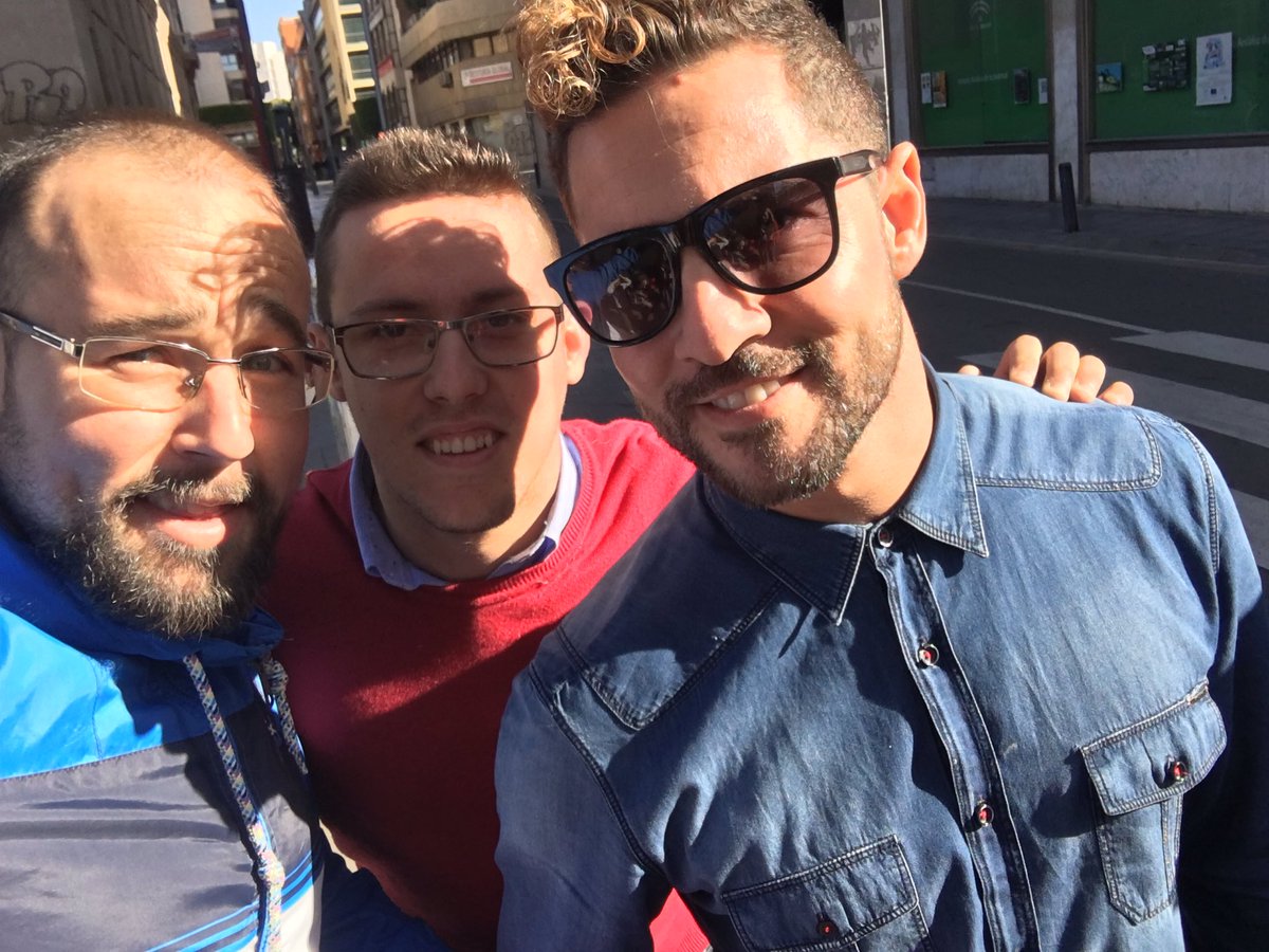 langostinoo's tweet photo. ¡Me has sorprendido @davidbisbal eres genial! Y a mi perra le has encantado jajajaja Pasatee esta noche por #UpperStreet que te esperamos! 😘 https://t.co/CMWnRbkpD2