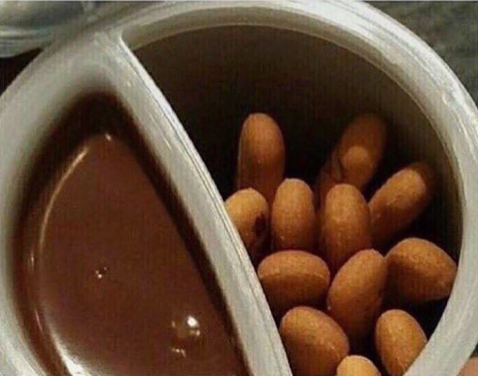 10_saa's tweet image. الموازنه بين البسكوت والشوكولاته كانت اصعب مهمه تواجهني .