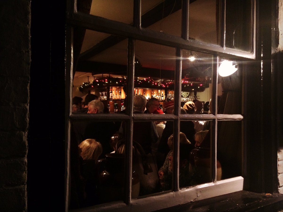 therunnerspub's tweet photo. 1 SLEEP TO GO 🎄🎅🏻🎁 #ChristmasEve #christmas #pub #surrey #CountdownToChristmas https://t.co/L0dq3skSx2