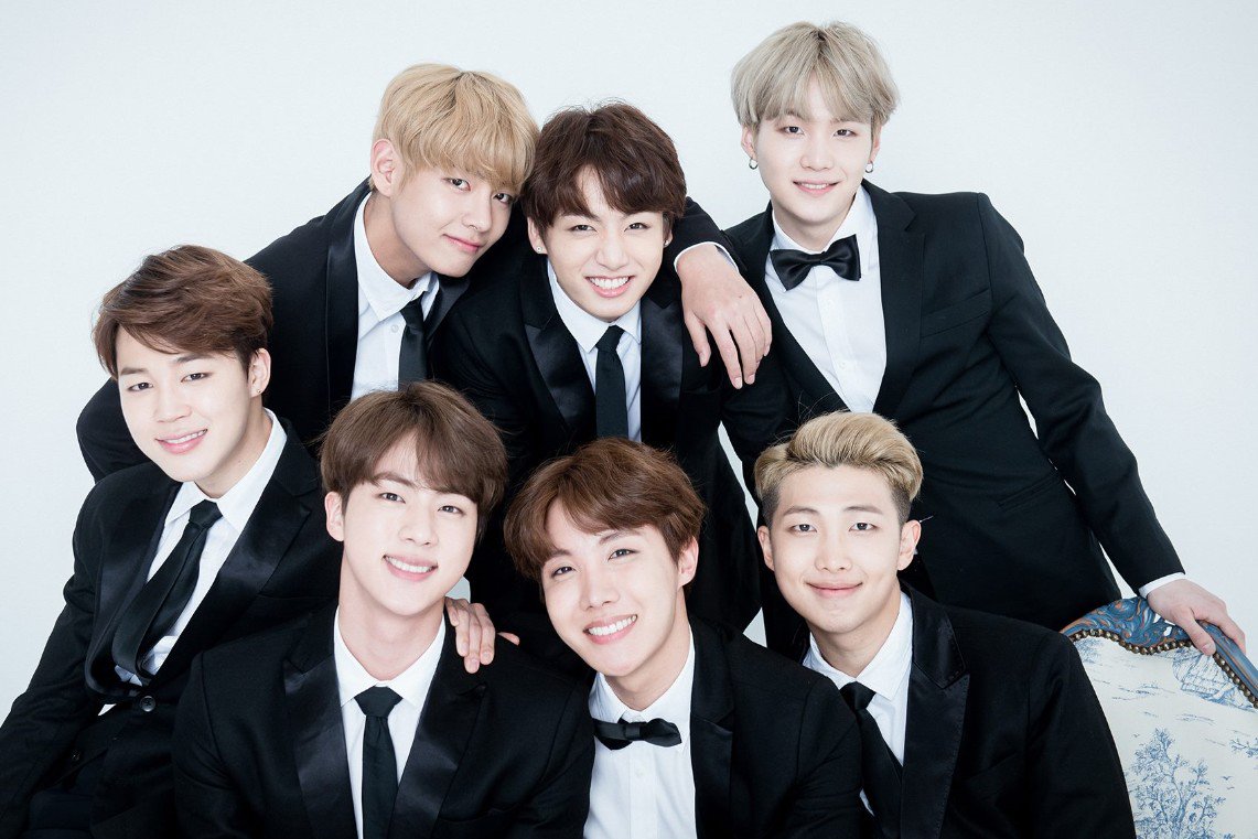 BTS_ARMY's tweet photo. Merry Christmas to all our ARMYs on the other side of the world who are already celebrating it! #MerryChristmas2016withBTS @BTS_twt https://t.co/46Sle8nabw