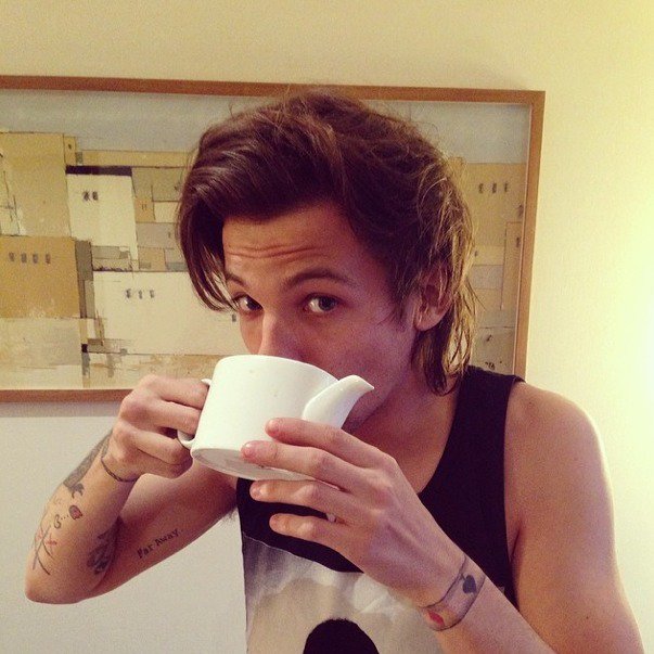 LarryAnddZiam's tweet photo. HAPPY BDAY LOUIS

A 25 anos e nove meses esse bebê foi feito https://t.co/Iv21CtRc1o