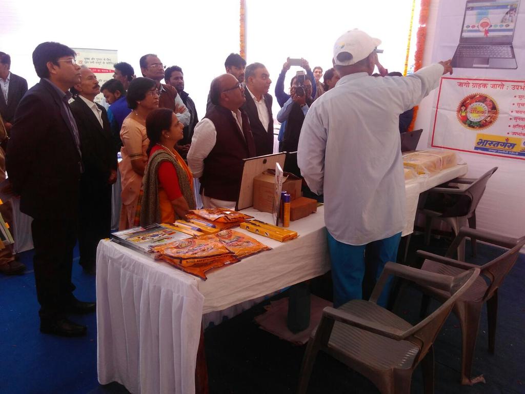 GasUrmil's tweet photo. Consumer day# urmil gas jaipur# stall visited by honble minister
@dpradhanbjp @BPCLimited @BPCLRajwinder @AshutoshJindalS @rksingh4145 https://t.co/4RLmGf1aim