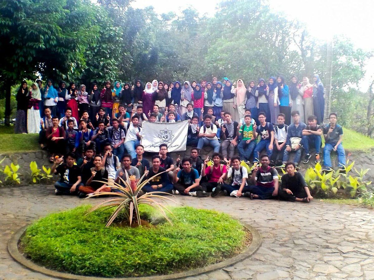 Habis rihlah nih bareng kelas X 😍

#rihlah
#goestoUI
#rohisberkemajuan