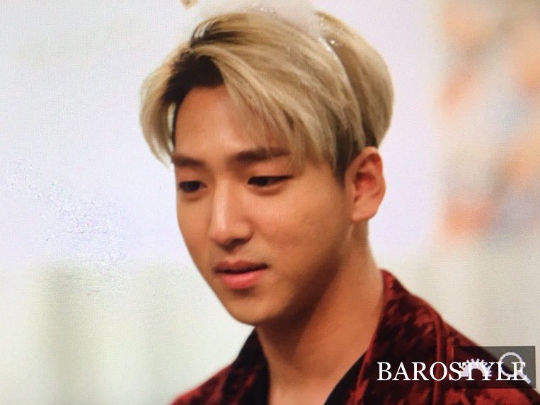 BAROstyle's tweet photo. 161224 팬싸인회 
#B1A4 #b1a4comeback #거짓말이야 #GoodTiming #BARO #바로 @BARO920905 https://t.co/CY1MRlZrh3