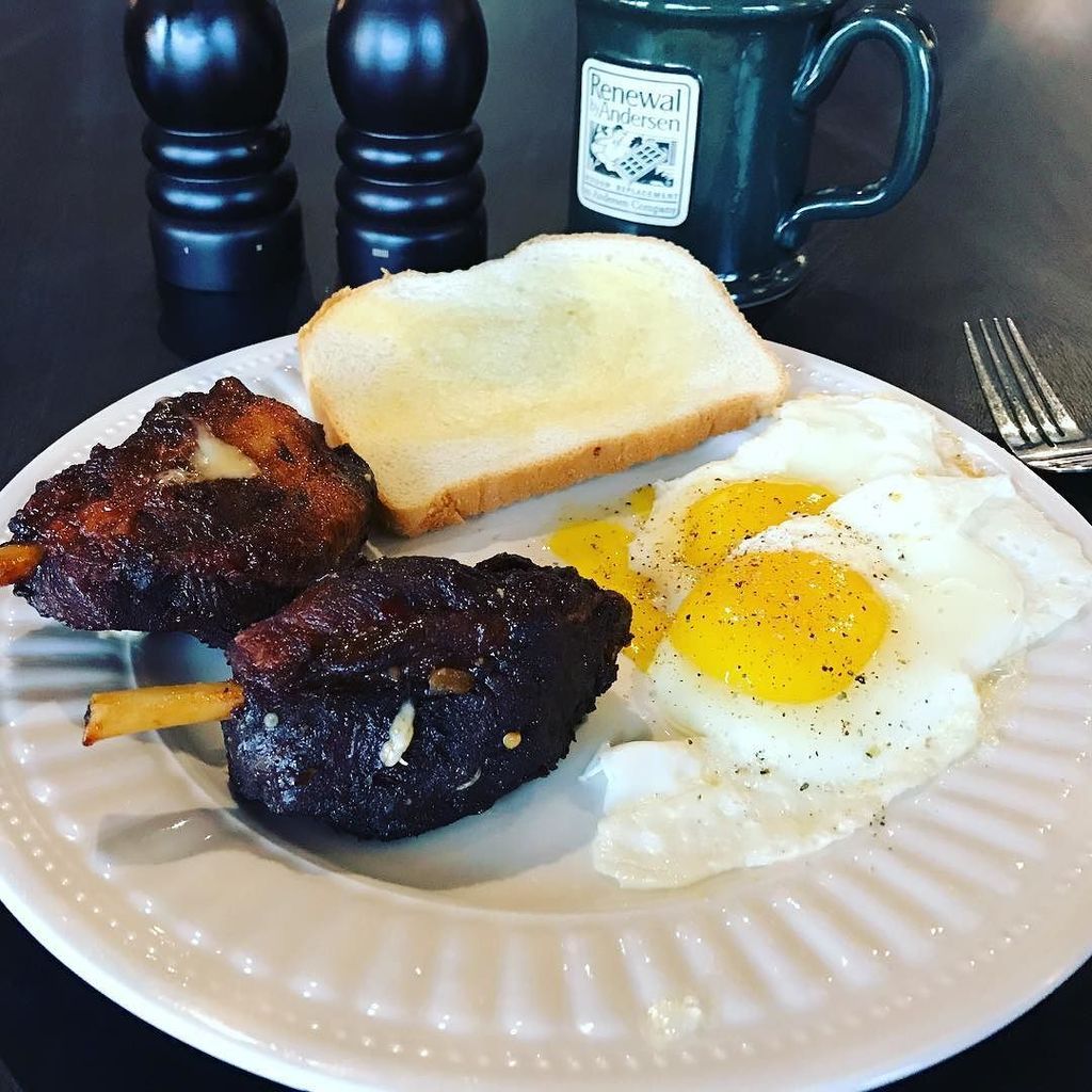 dareber's tweet image. Pig wings and eggs for breakfast. #pigsdofly #brgr @brgrkitchen ift.tt/2iqMfbr