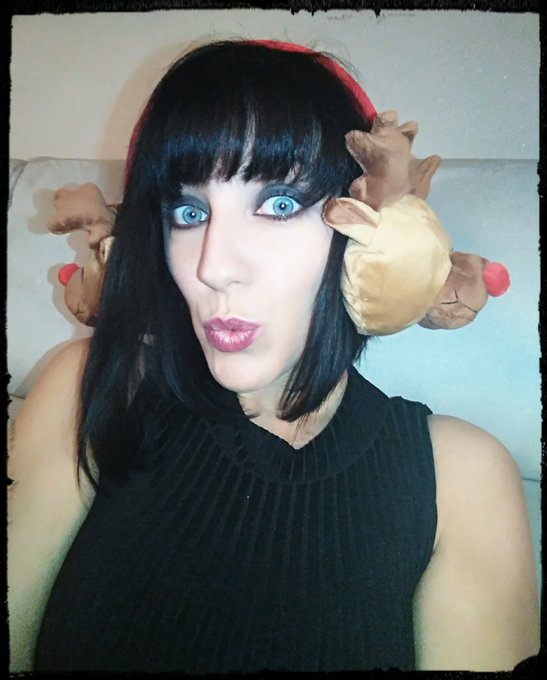 Joyeux no&euml;l mes ch&eacute;ris ! Profitez de vos familles et soyez heureux ! #MerryChristmasEveryone #kiss https://t<a href="/tag/kiss"class="tags"><span>#kiss</span></a><a href="/tag/merrychristmaseveryone"class="tags"><span>#merrychristmaseveryone</span></a>