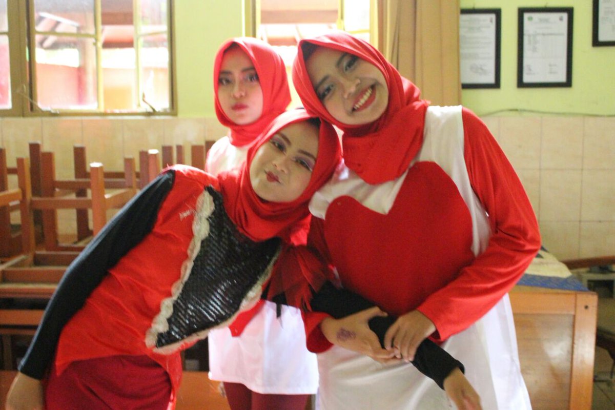 EmperorMisa's tweet photo. Foto dulu kuy..
#Markarasta2016 https://t.co/CSv5F75lQR