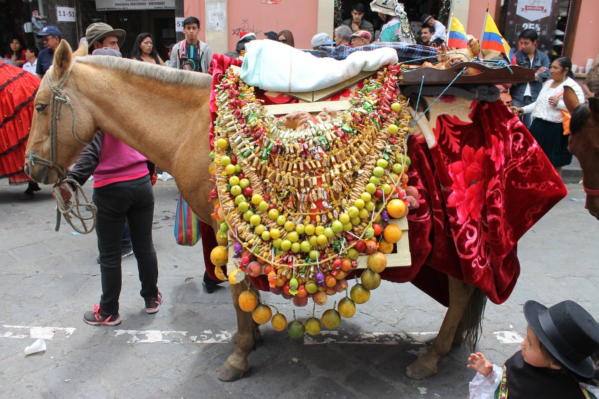 ColmenaMagazine's tweet photo. #PaseDelNinoViajero #Cuenca2016 #24dic https://t.co/nw1pyfTpUm