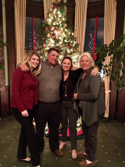 Miss_Emmie's tweet photo. Getting in the holiday spirit at #TheMarylandClub with @Marco3rdbase @Stacey92495 - always a beautiful, delicious & fun time. #holidayseason https://t.co/jNLehHML7e