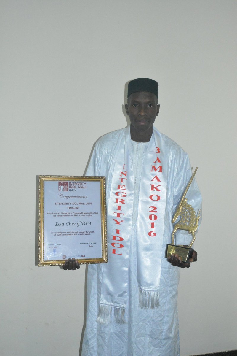 blairglencorse's tweet photo. We have our @IntegrityIdol #mali 2016!! Issa Cherif! @Kondoba @thebrainlaw1 Celebrating #Integrity in public service. @demworks @SFCG_ https://t.co/gBl2rO2igN