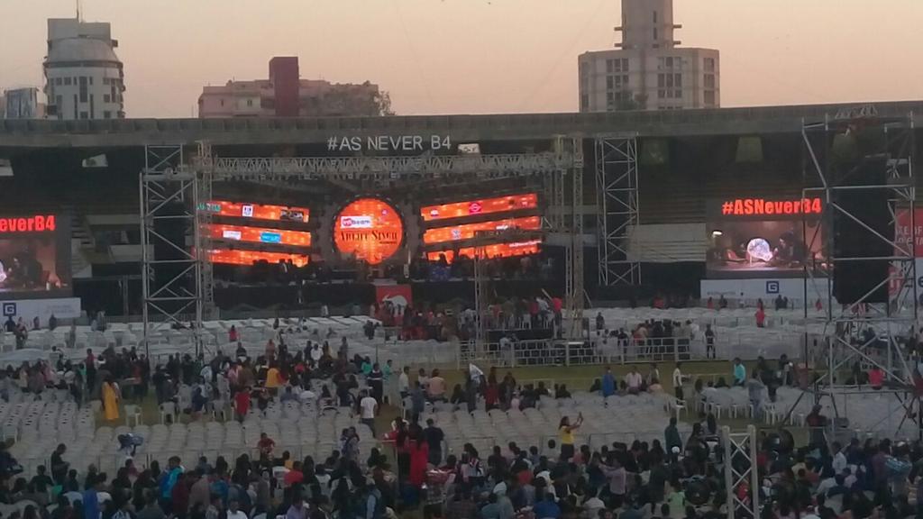 NikitaGoswwaami's tweet photo. #AsNeverB4 #asneverbefore #ArijitLiveconcert enjoyed lot #AmazingNight ๐ซ๐ต๐ผ๐ถ @TheArijitSingh @ArijitIsLove https://t.co/2hcPuww4jt