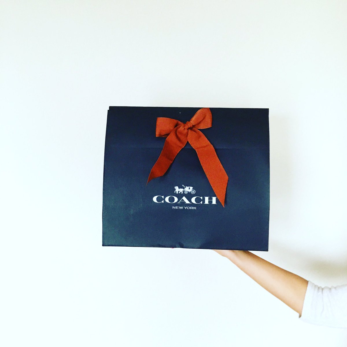 mozdeb's tweet image. Yaaaaasssss @Coach 🎁 #MerryChristmasEveryone #ChristmasEve #presentsunderthetree #fbloggers