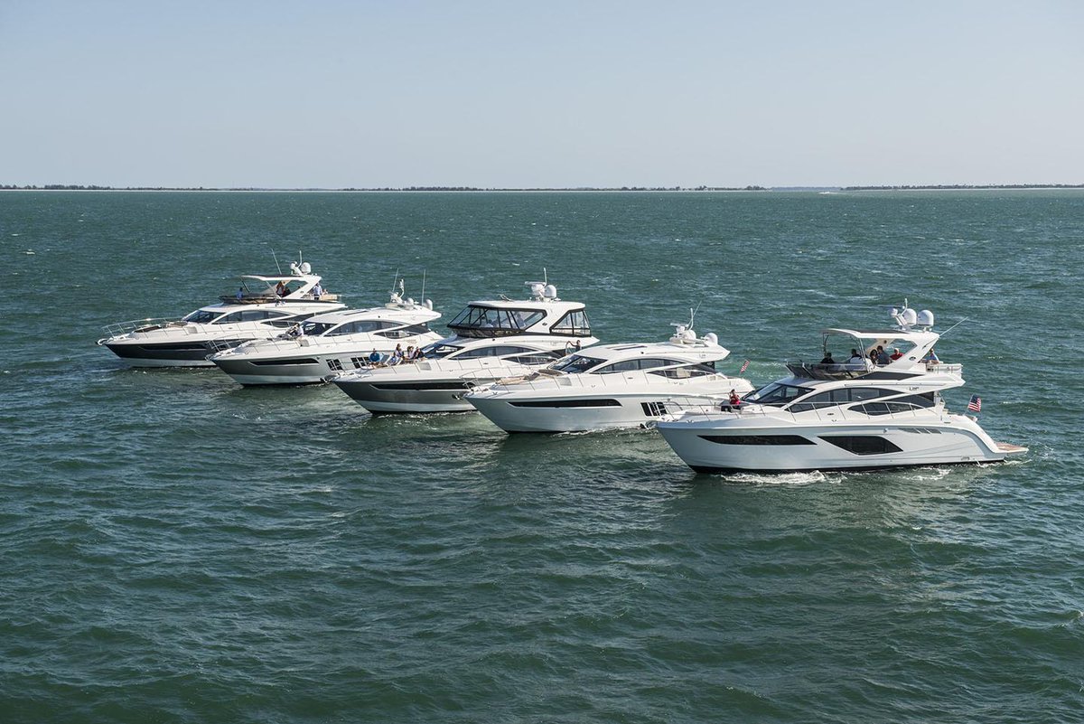 SeaRayBoat's tweet photo. Happy Holidays from our family to yours! #LClass https://t.co/o45eKL4F0X