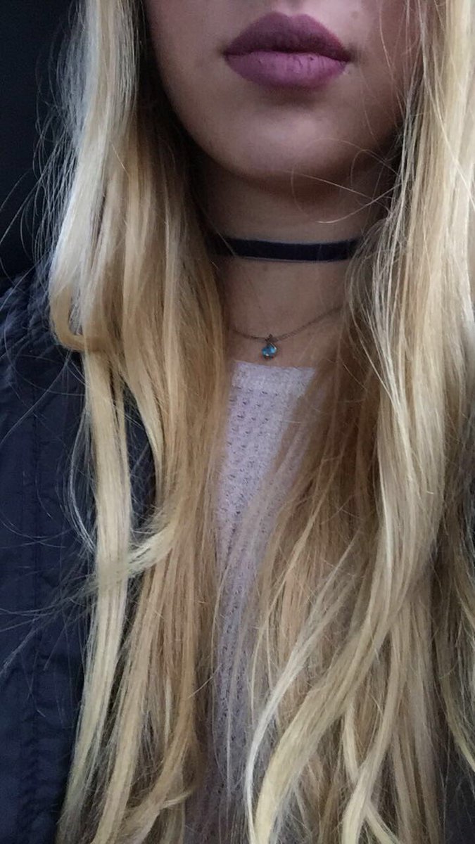 justsimplyhuman's tweet photo. Merry Rainy Christmas Eve 🎄 #longblondehair #hair #blondies #fashion https://t.co/u8mgK7io54