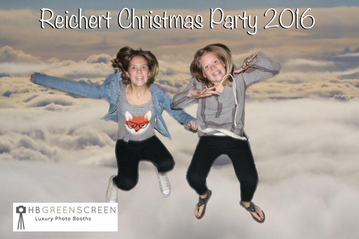 hbgreenscreen's tweet photo. How you feel when it's Christmas Eve! #merrychristmas #happyholidays #photobooth #holiday #eventplanner 
#hbgreenscreen #ocphotobooth https://t.co/bt6F0zDu5C