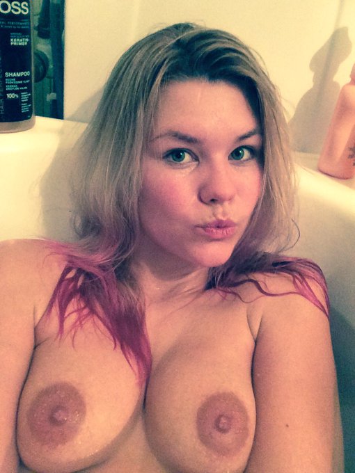 😋❣💋After all Christmas traditions..... RELAX😌🐬  💋Happy Holidays Dear Fans💋 https://t.co/QzWMNVedYm<a href="/tag/teamwork"class="tags"><span>#teamwork</span></a>