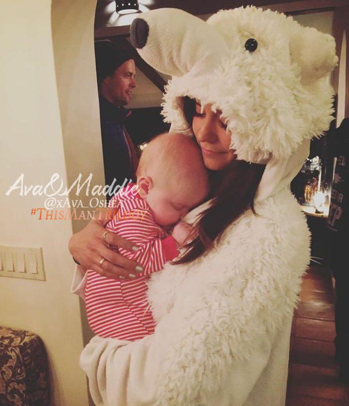 xAva_Oshea's tweet photo. Jingle bell, jingle bell, jingle bell rock 🔔🎄

#merrychristmas to my mom and #teamThisMan!!! 

Bss, Ava. 💋🎄❄ https://t.co/4tDBD7KZYL