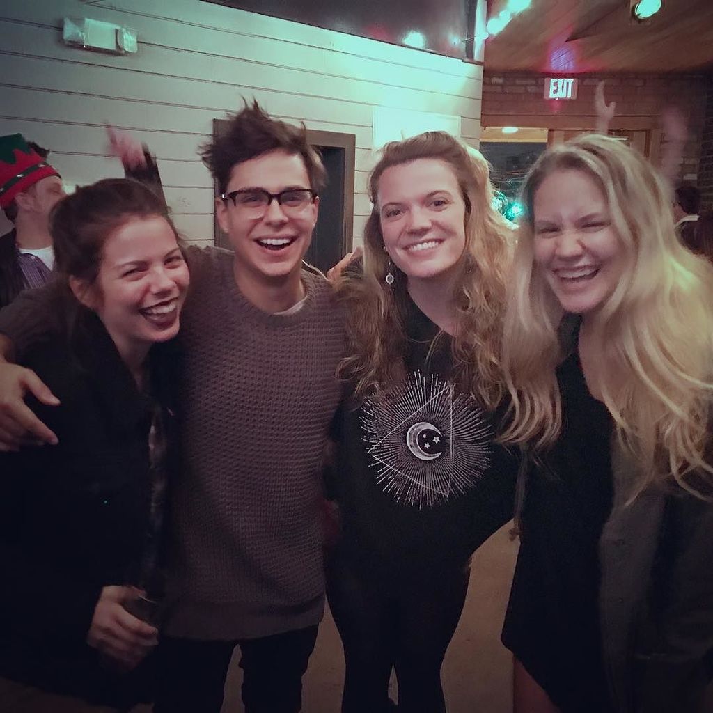 awgust_'s tweet photo. Nothing like catching up with child hood friends over the holidays🎄 https://t.co/ASVRUPcEtv https://t.co/sS62Q0aSwh