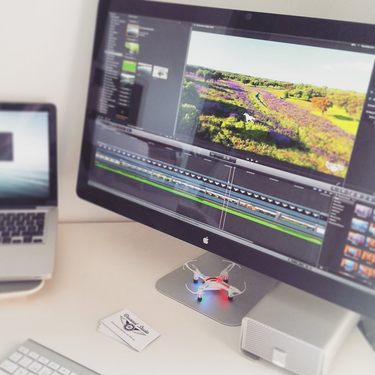 DronicalStudio's tweet photo. Felices fiestas y feliz 2017desde Drónical Studio. #dronechrismas #drones #droneracing #dronestagram #MacBookPro #finalcutx #cinematic https://t.co/raNGcWuprO