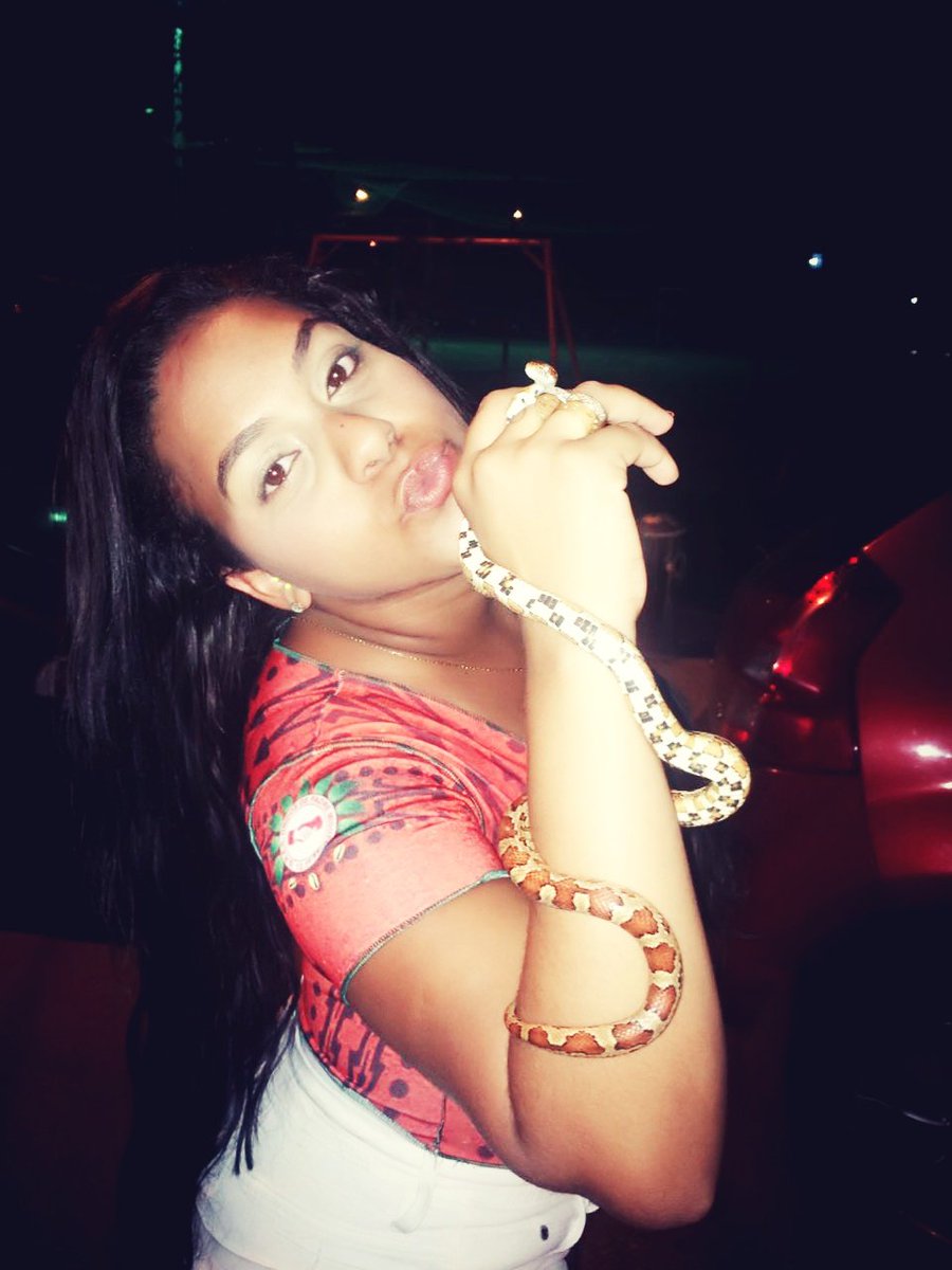 MachadoIndi's tweet photo. Ainda sobre ontem 
 Arrumei mais uma afilhada *Melissa*🐍
 Muito fofa a dinda ficou apaixonada 😍😍 https://t.co/3h2xM7C8rl