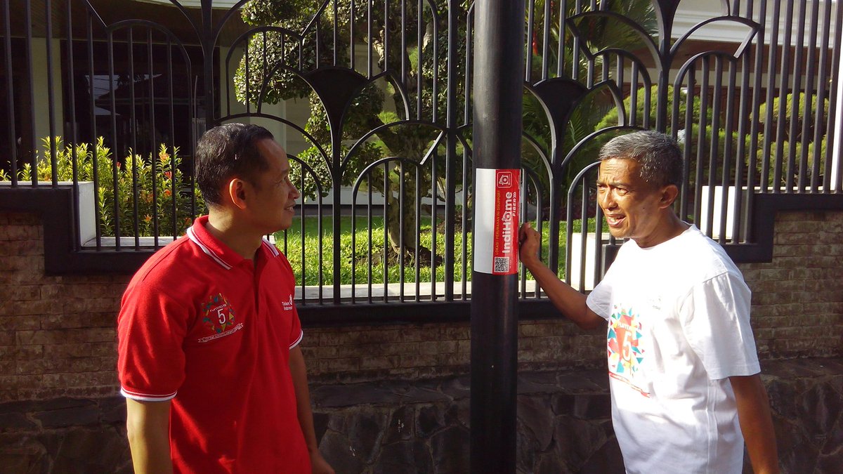 ote997's tweet photo. @parwi66 @_Funtastic5_ @CCMTREG5 #CCMTREG5 #CCMEVENT #WITELKDR Kediri 231216 Pasukan nempel stiker potensi Indihome https://t.co/wLGLXxW99F