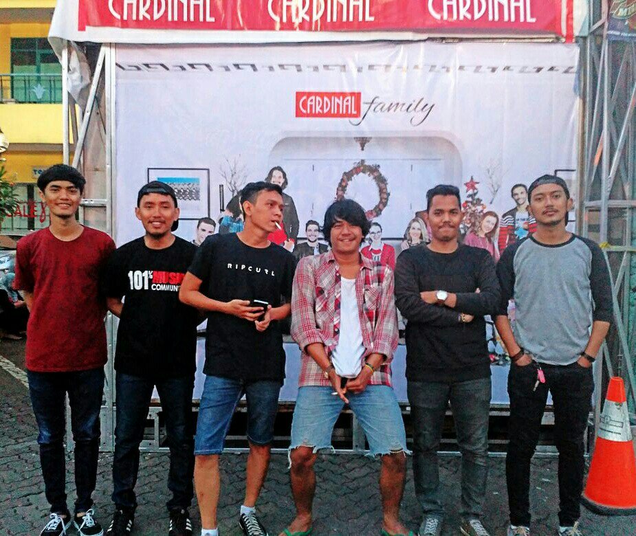 pose sebelum perform cardinal mega fair 2016 at grandmall bekasi 
support by <a href="/KaosMukee/">Mukee Cloth & Merch</a> <a href="/101persenmusic/">101persenmusic</a>