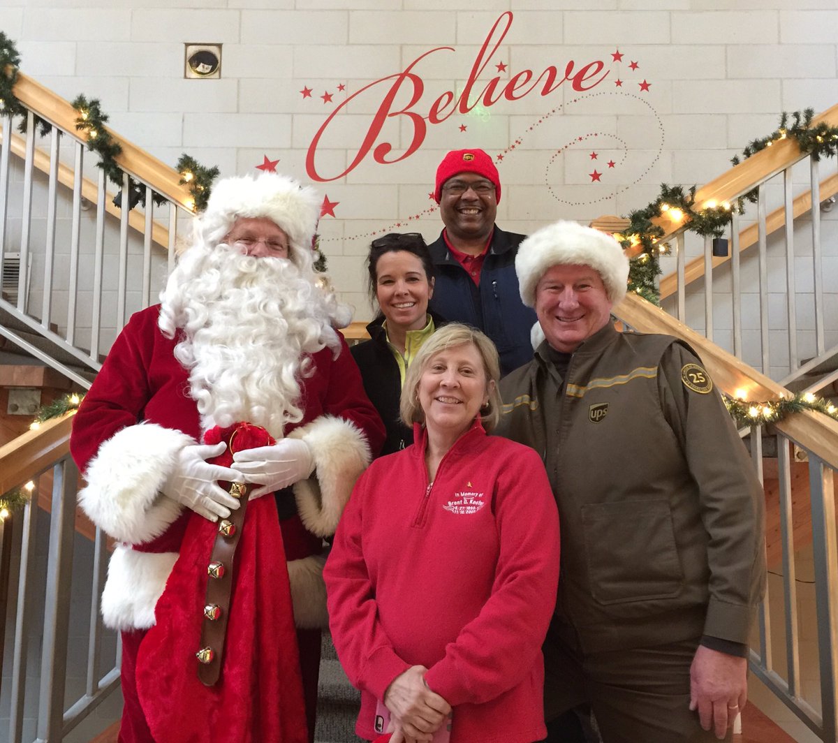 OhioValUPSers's tweet photo. Santa joined Sharonville UPSers to deliver gifts @RonaldMcDonaldHouse Cincy Christmas Eve. They believe! #WishesDelivered #Peak2016 https://t.co/cqBhn0aFb5