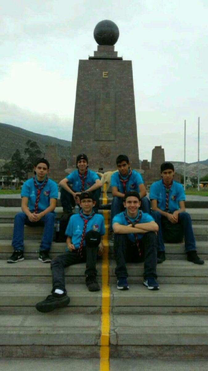 ScoutsVeJamCam's tweet photo. Hoy la Delegación de @scoutsvenezuela está visitando Quito, y ya conocieron la latitud "0", en la mitad del mundo @Al_JamCam2017 #ScoutsIAR https://t.co/dhdol0BF4Q