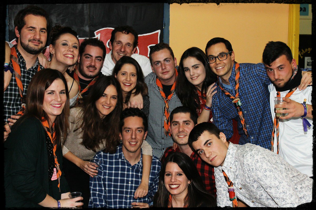 GSSayela's tweet photo. El Kraal os desea una Feliz Navidad llena de alegría y paz. ¡Felices fiestas! 
🎉🎄🍸🎊 https://t.co/N73dLJPwqs