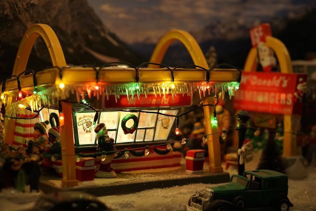 JosephABarbour's tweet photo. Opa's Christmas Village ☃️ #a6000 https://t.co/Y4NKOaMu98 https://t.co/XJetkux1nH