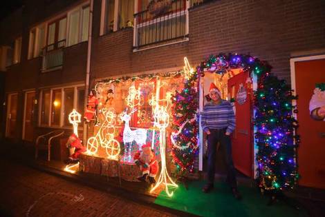 Kersthuizen in Leiden: De bonte verzameling van Peter Leeflang [video] dlvr.it/MyK4MT