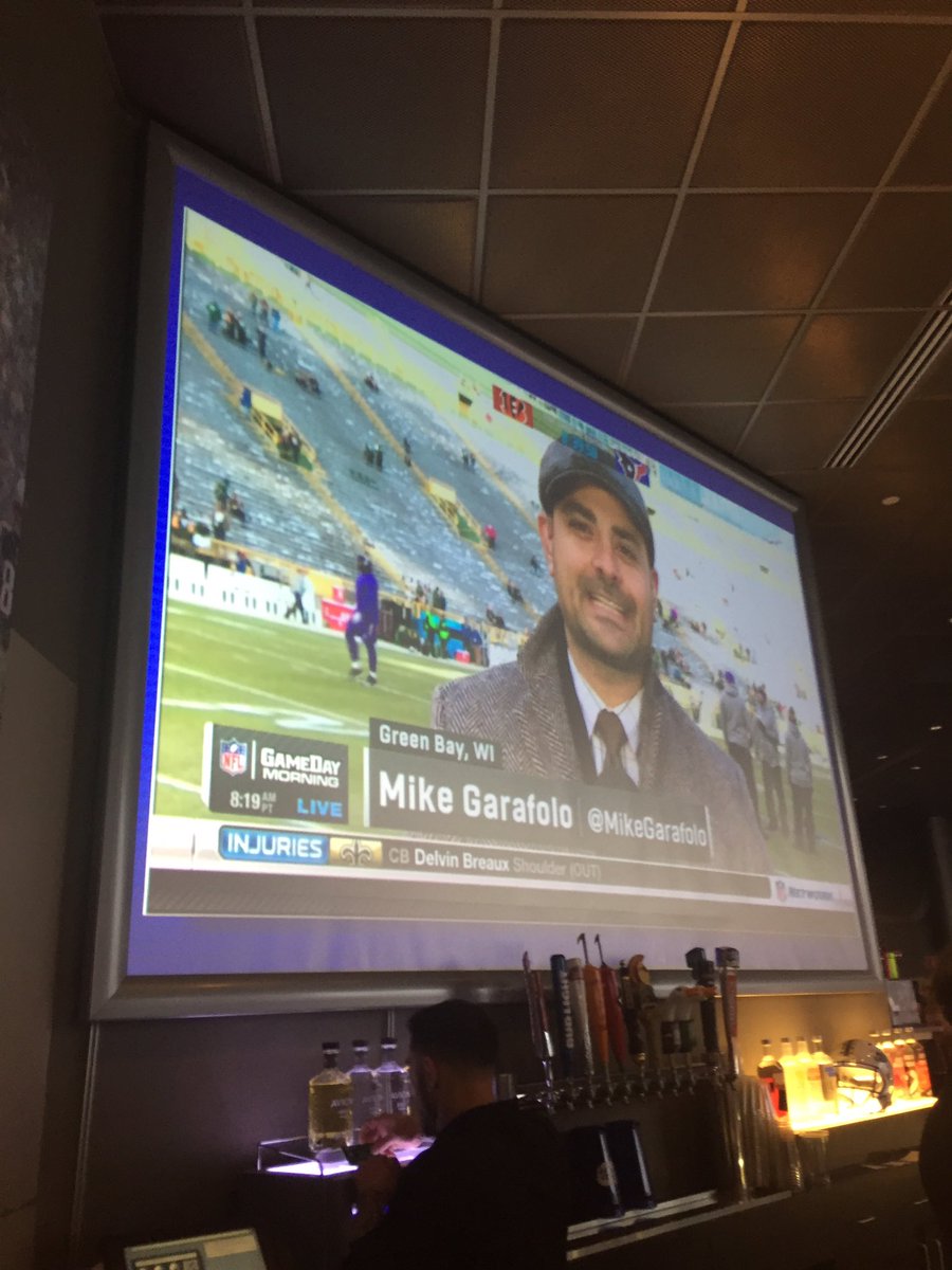 LauriHB's tweet photo. Hey, @NFLGameDay, Merry Christmas and Happy Hanukkah from @CBSScene in Foxboro! @laurenkdd https://t.co/3ZembDrf2w