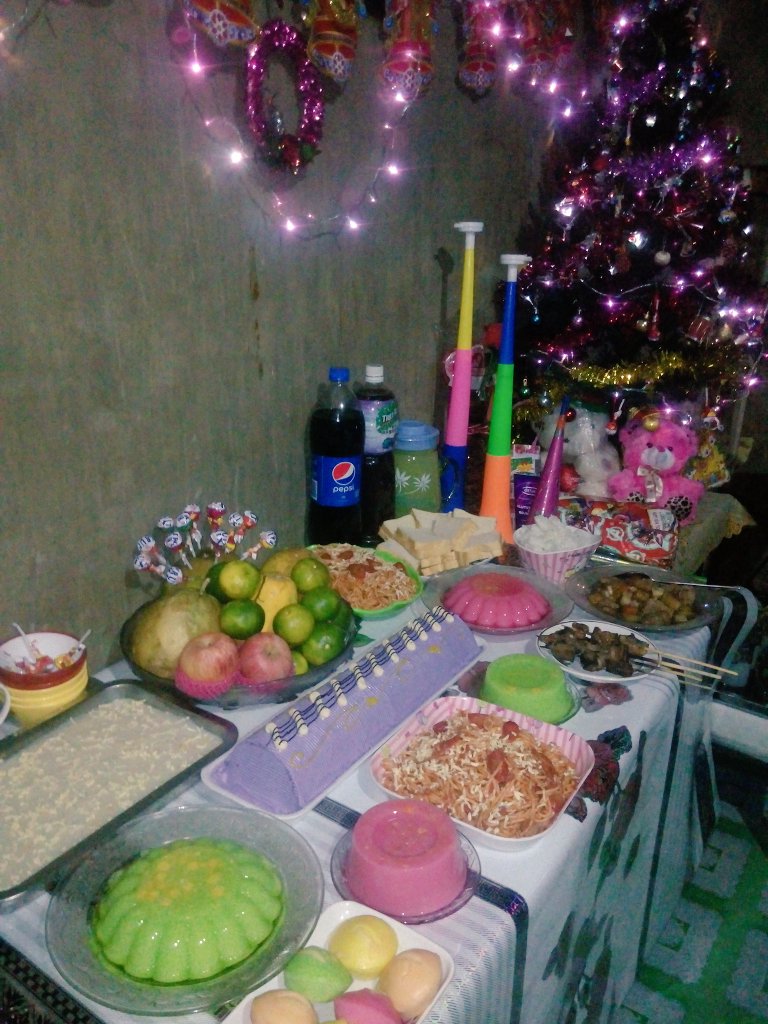mj_tagum's tweet photo. Merry Christmas,,,, 🌌🌌🌃🎆🎄
#Nochebuena
#ChristmasEve https://t.co/yTDwv5p5cn
