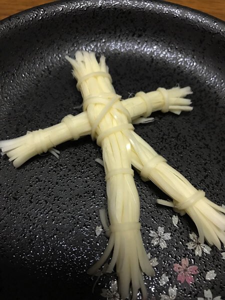 Mimo さけるチーズで藁人形 呪いのさけるチーズ Art さけるチーズ 藁人形