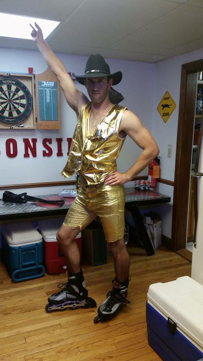 matttvdh's tweet photo. @Zak_ebooks I beg to differ. What would you call these sleek gold slacks? https://t.co/w4PdqXl85I