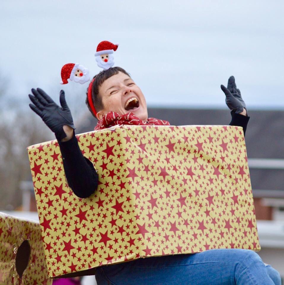 MincInteriors's tweet photo. She's a gift! Rene of #topReps in @pittsboronc #Christmas #Parade. https://t.co/Kcpj4eh5C0