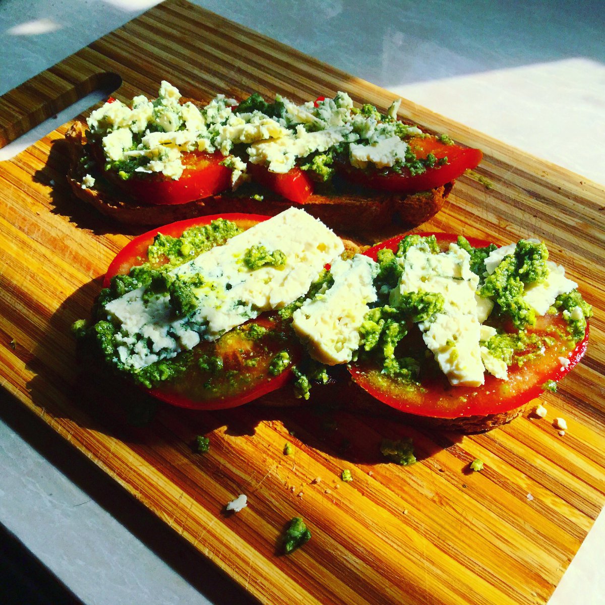 simplyfadless's tweet photo. Tomato on walnut bread with Gorgonzola pesto and Stilton then grilled! #homemadefood #christmasanguilla #anguilla #thefacestuffingbegins https://t.co/dzJrVsXkNy