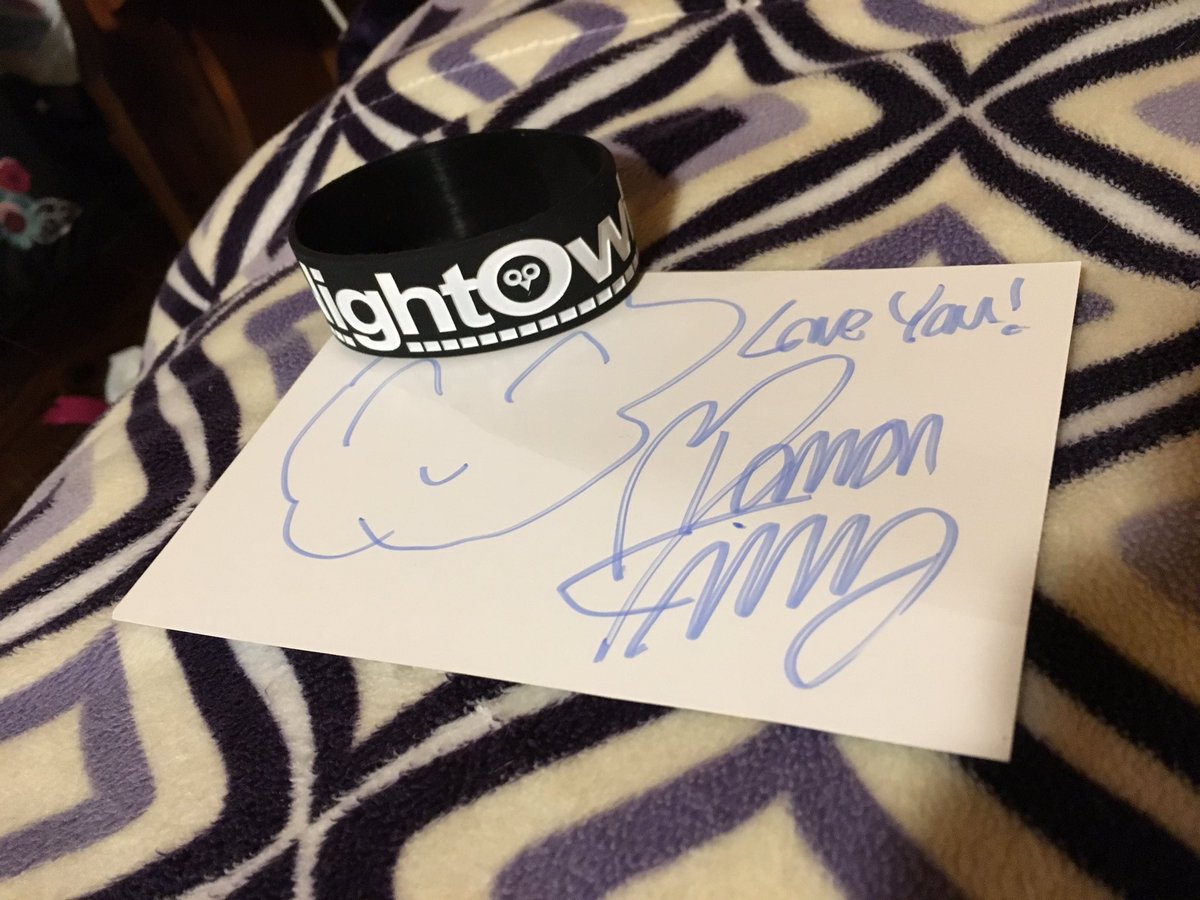 cinnamon127's tweet image. Can't believe this made it across the country in 2 days just in time for Christmas! My mom's gunna love it! 🦉🥑❤ @deefizzy #FizzyFamily